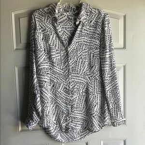 Cabi Women's Black and White Patterned Top w/split back - Small